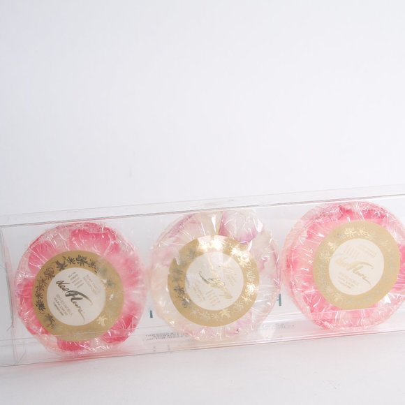 Hawaii - Soap that is Magnificent - Savon Des Fleurs Round Soap - Picture 2 of 2